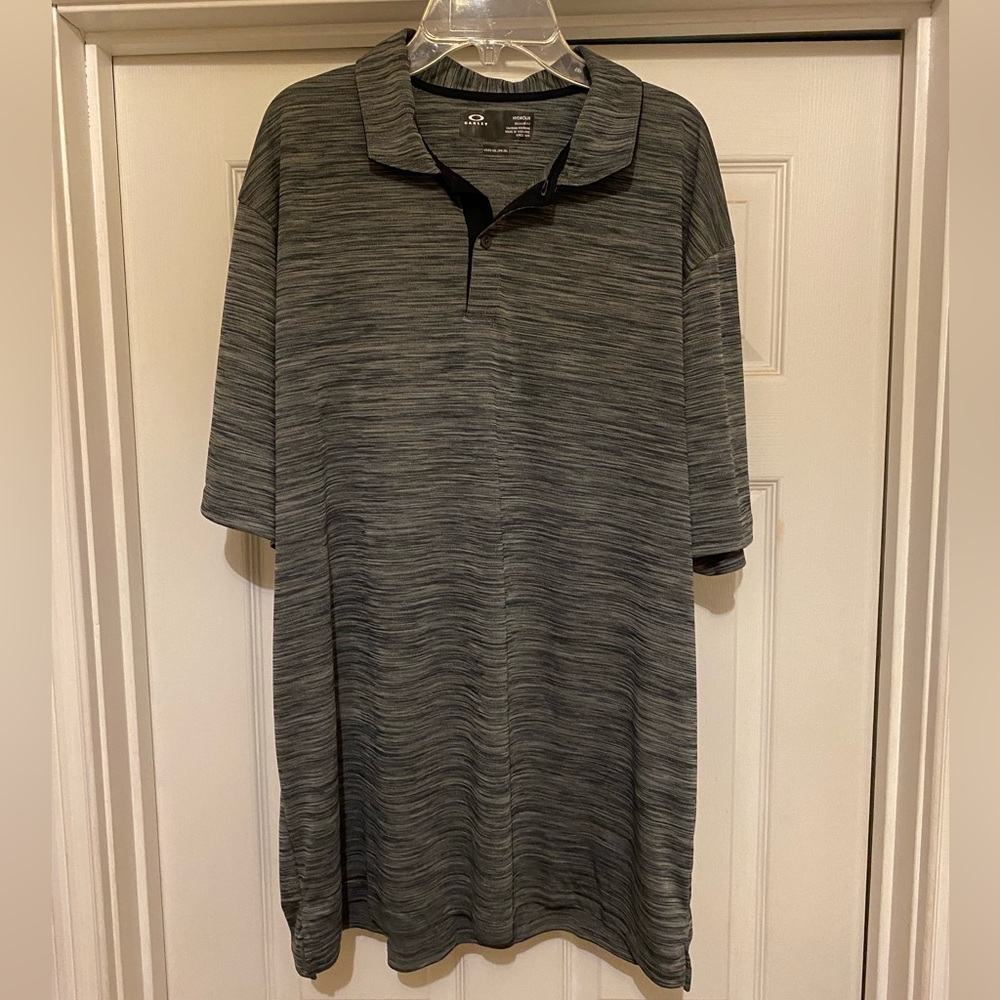 Oakley Men’s Aero Hydrolix Polo. Size XXL. Colors black and grey NWT